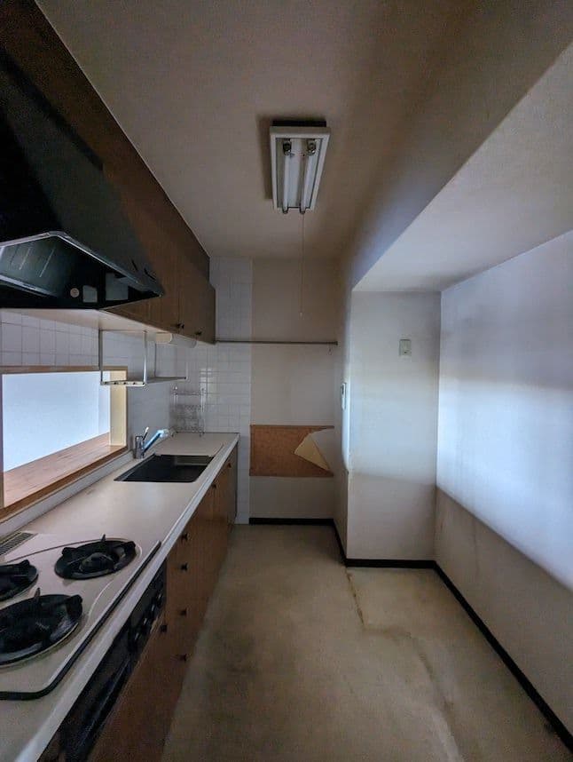 中古マンションのリノベーション前のキッチン
