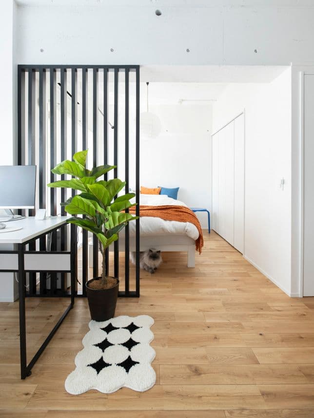 中古マンションのリノベーション後のリビングから見た寝室