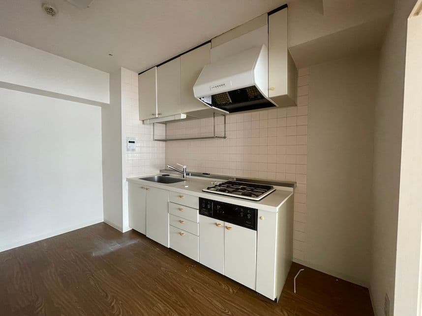 中古マンションのリノベーション前のキッチン