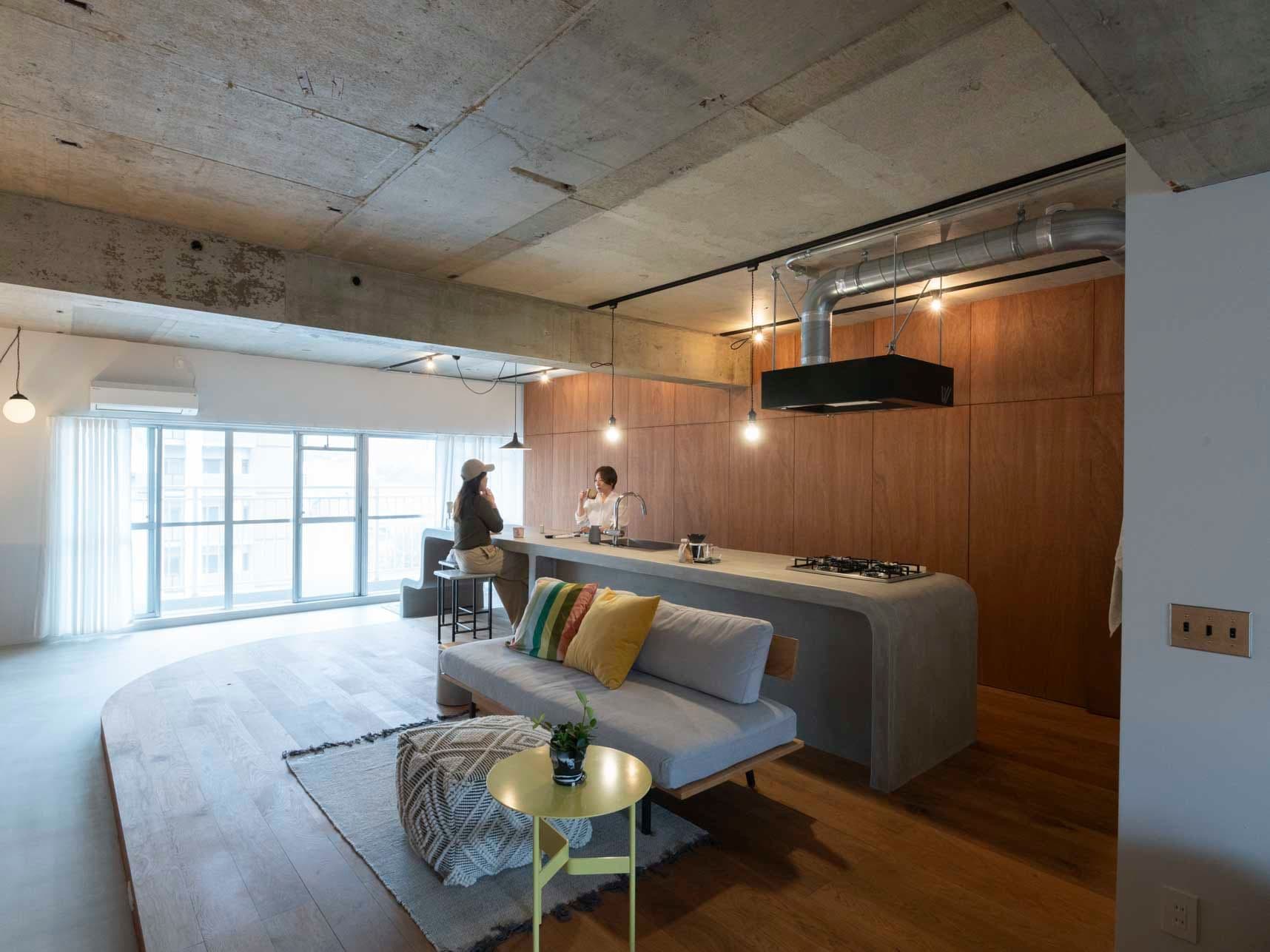 中古マンションのリノベーション後の土間からみたキッチン