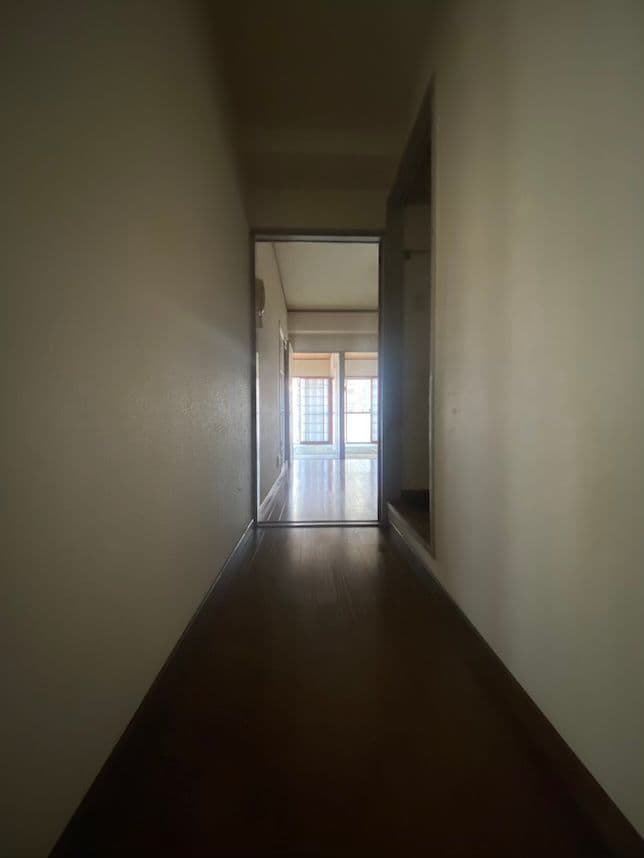 中古マンションのリノベーション前の廊下