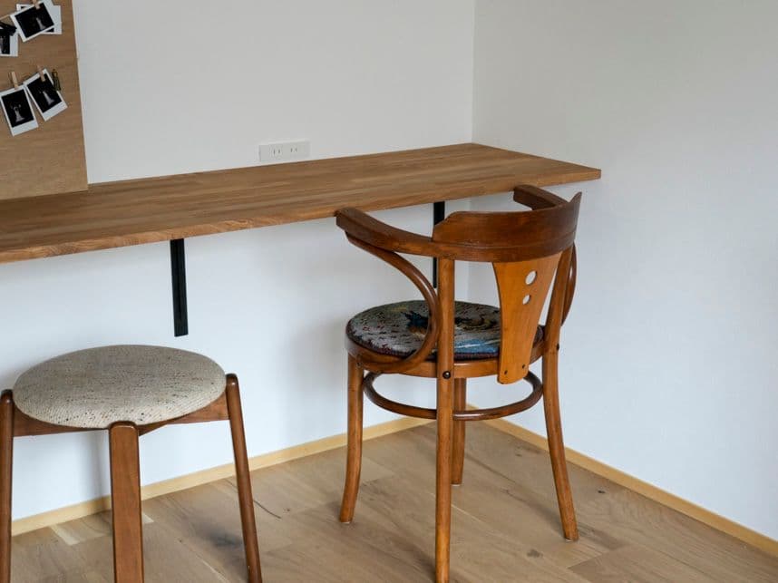 リノベーション後の洋室のデスク