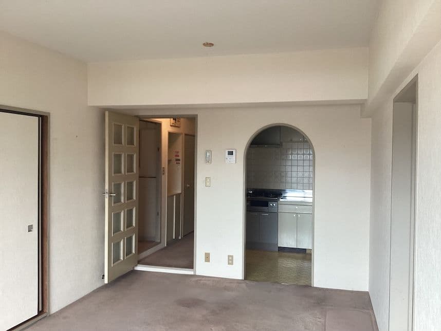 リノベーション前のリビングとキッチン