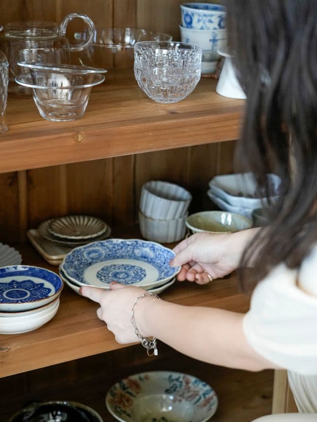 中古マンションのリノベーション後のキッチンの食器棚