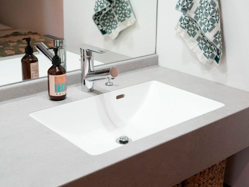 中古マンションのリノベーション後の洗面カウンター