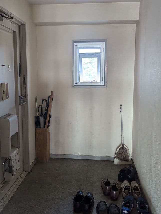 中古マンションのリノベーション前の玄関