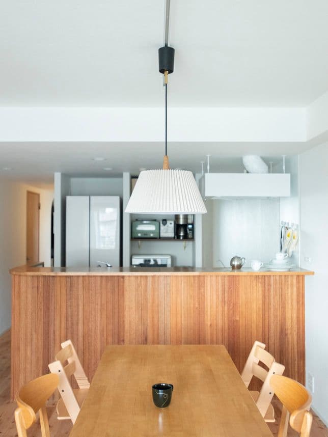 中古マンションのリノベーション後のダイニングから見たキッチン