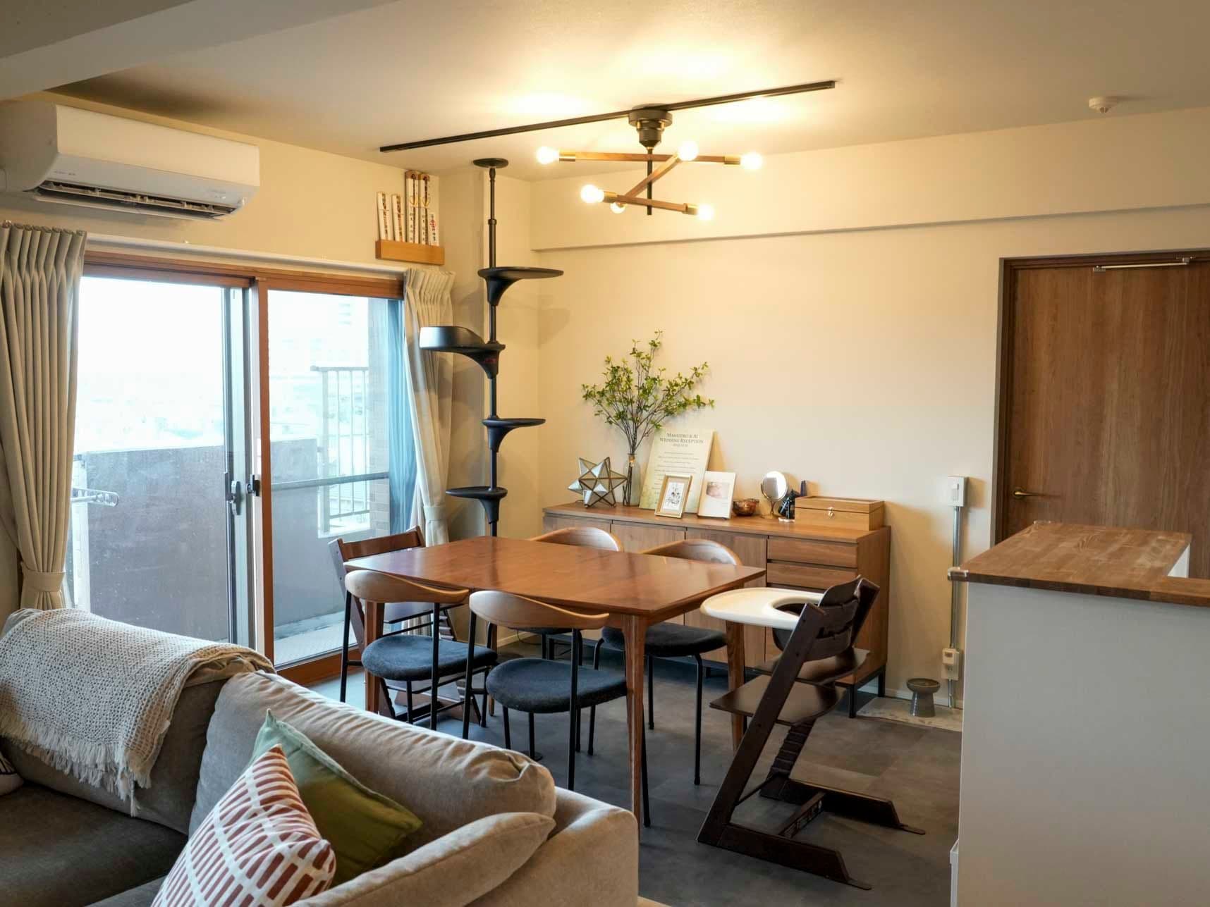 中古マンションのリノベーション前のリビングから見たダイニング