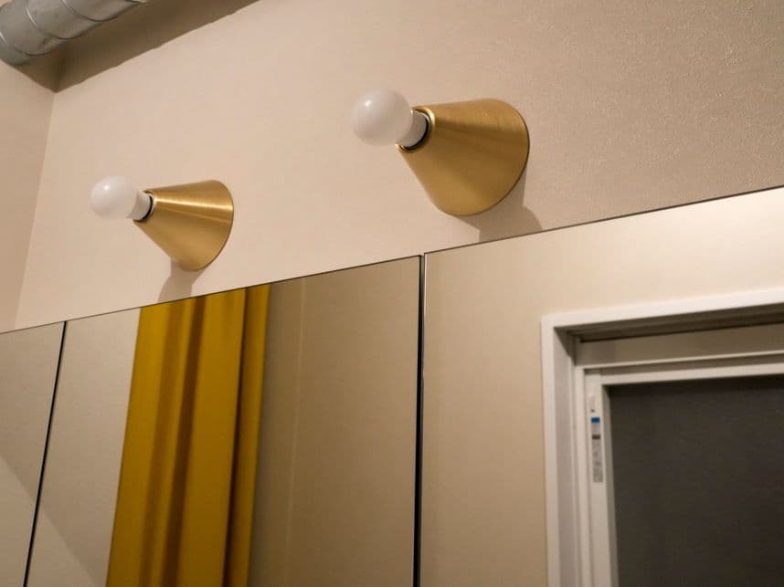 中古マンションのリノベーション前の洗面台の照明