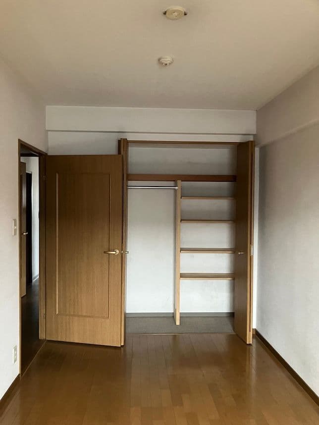中古マンションのリノベーション前の洋室