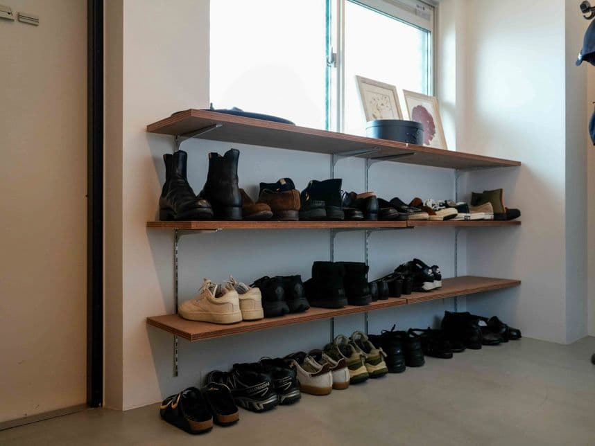 中古マンションのリノベーション後の玄関のシューズラック