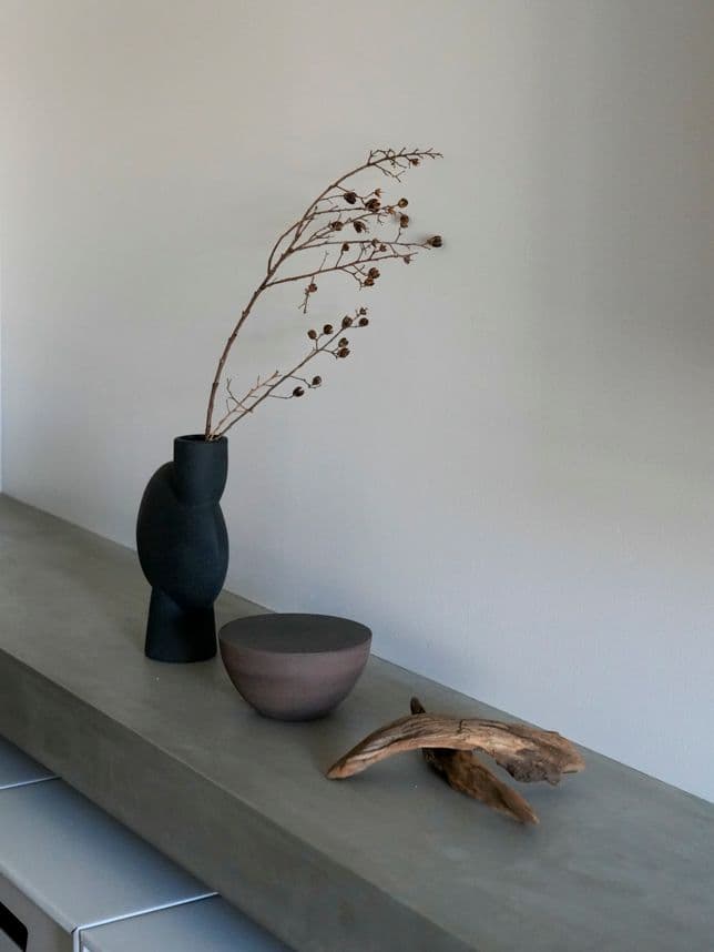 中古マンションのリノベーション後のリビングのベンチ