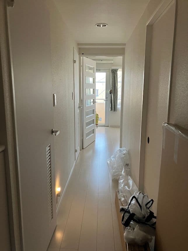 中古マンションのリノベーション前の廊下