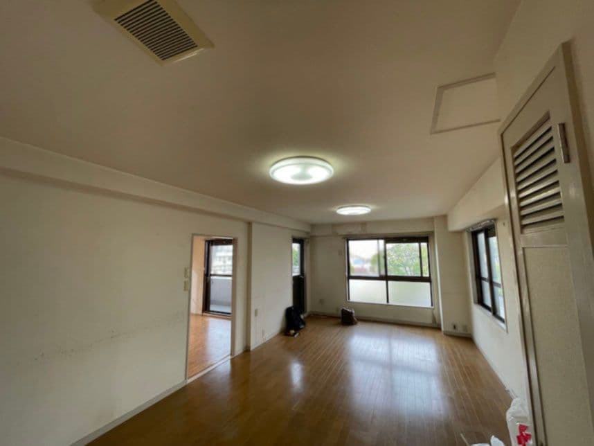 中古マンションのリノベーション前のリビング