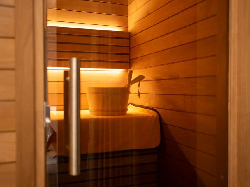 中古マンションのリノベーション後のサウナの内部