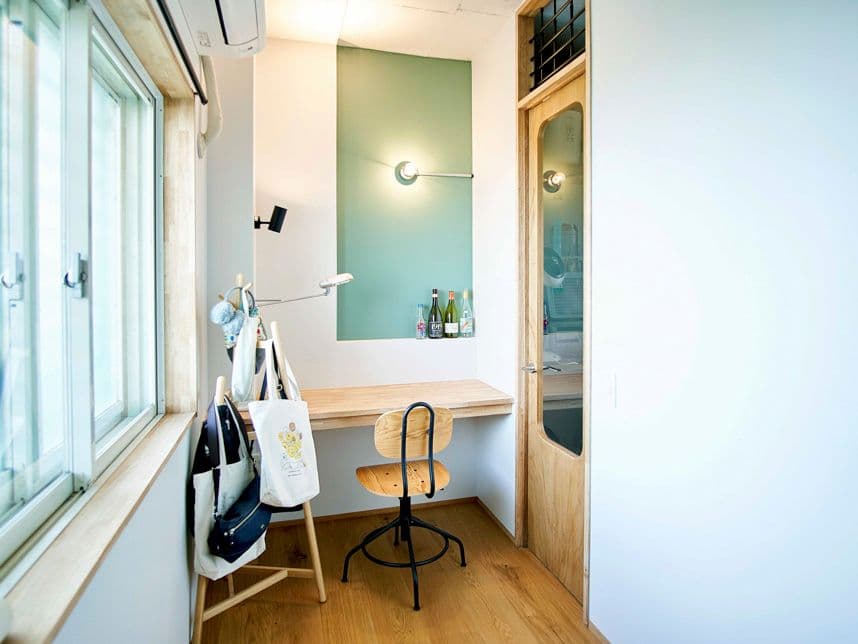 中古マンションのリノベーション後の玄関のワークススペース