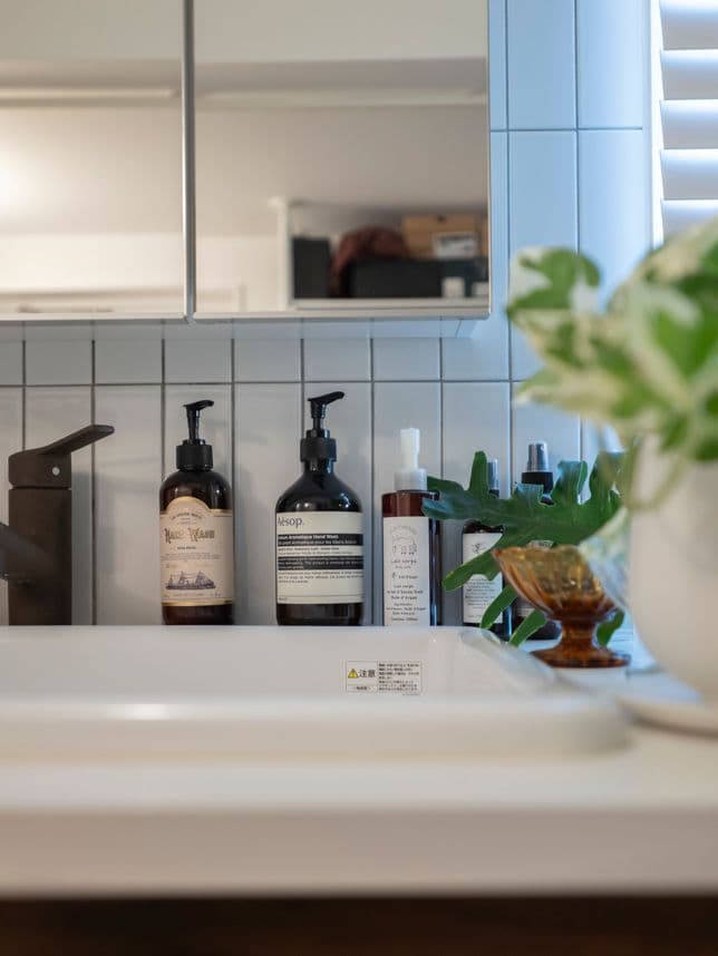 中古マンションのリノベーション後の洗面台のタイル