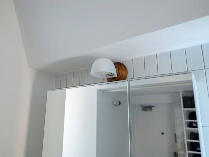 中古マンションのリノベーション後の洗面台の照明